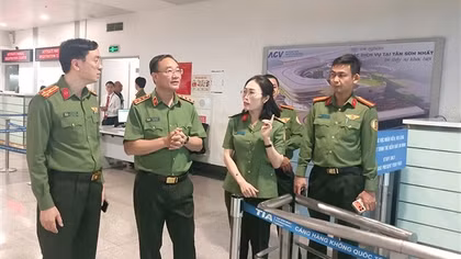 Thứ trưởng Phạm Thế Tùng kiểm tra công tác tại Cảng hàng không Quốc tế Tân Sơn Nhất