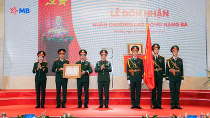 MB đón nhận Huân chương Lao động Hạng Ba