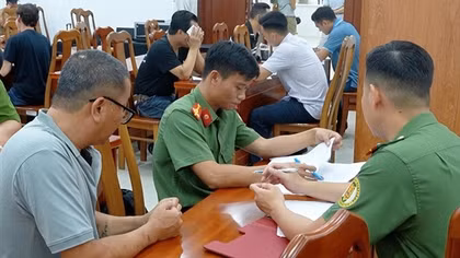 Công an TP Hồ Chí Minh tiếp nhận 33 công dân Việt Nam bị Hoa Kỳ trục xuất