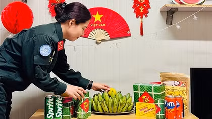Chiến sĩ Công an “mũ nồi xanh” đón Tết ở châu Phi