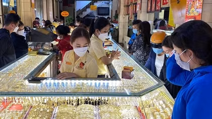 Vàng đảo chiều sau pha rơi lịch sử, chuyên gia hé lộ kịch bản mới