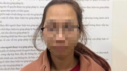 Hẹn tại nhà nghỉ nói chuyện nợ nần, nữ nhân viên tạp vụ rút dao đâm chủ nợ