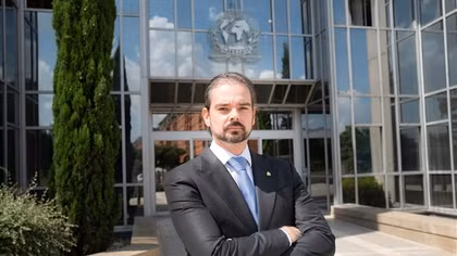 INTERPOL siết vòng vây với tội phạm dược phẩm trực tuyến