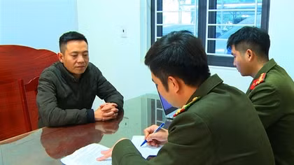Cựu nhân viên ngân hàng "lột xác" thành “thần y”