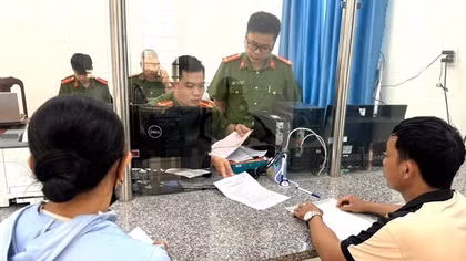 Khi cán bộ Công an về với buôn làng, biển đảo