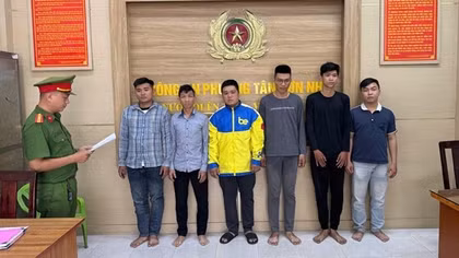 Lên mạng hẹn nhau giải quyết mâu thuẫn, 8 thanh niên bị khởi tố