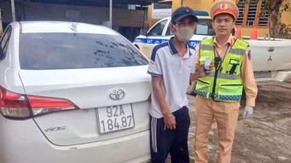 Đối tượng nhiễm HIV dương tính ma túy dùng kim tiêm uy hiếp CSGT