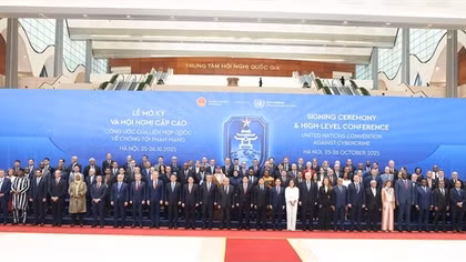 Những mảng sáng trong năm bản lề của thế giới