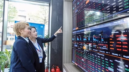 Đón tin tốt, chứng khoán thăng hoa tăng gần 80 điểm