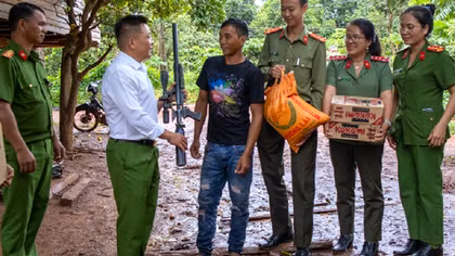 Thiết thực mô hình “Đổi quà lấy vũ khí, vật liệu nổ”