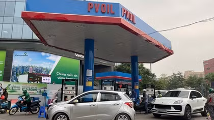 Giá xăng dầu giảm mạnh, dầu diesel giảm gần 10.000 đồng một lít