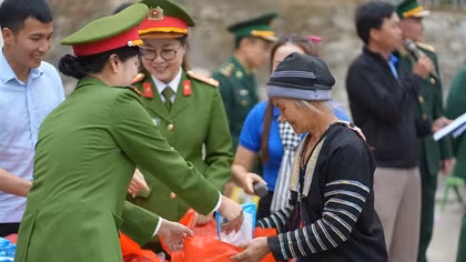 "Gian hàng 0 đồng" - Ấm lòng dân bản tại xã biên giới Trung Lý