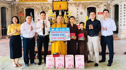 Hoàng Gia Phát đỡ đầu 4 trẻ mồ côi, lan tỏa chương trình “Mẹ đỡ đầu”