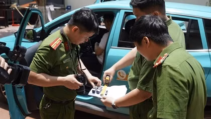 Bắt 3 tài xế taxi sử dụng thiết bị vô hiệu hóa "Mắt thần" để chiếm đoạt tiền của công ty