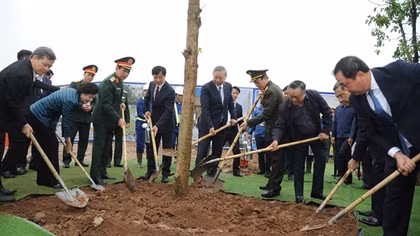 Phấn đấu để Hà Nội là “thành phố trong rừng, rừng trong thành phố”