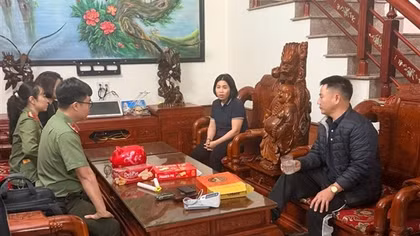Đường dây đưa người trốn sang châu Âu và Mỹ bằng thị thực du lịch bị triệt phá như thế nào?