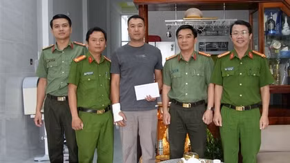 Quảng Ngãi: Công an xã bị thương khi khống chế đối tượng sử dụng ma tuý