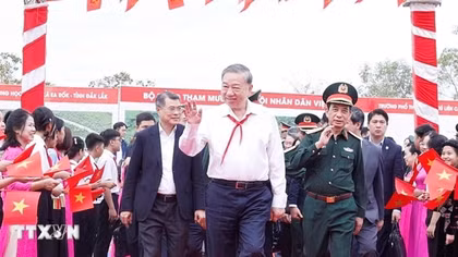 Tổng Bí thư: Bồi đắp nguồn nhân lực tại chỗ, từng bước nâng cao dân trí
