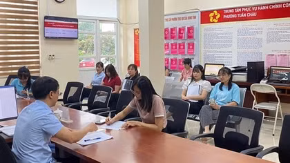 Chậm xử lý thủ tục hành chính, 4 cán bộ phường bị tạm đình chỉ công tác