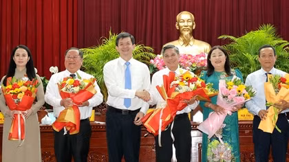 Đồng chí Đồng Văn Thanh và Trương Cảnh Tuyên đắc cử Chủ tịch HĐND, UBND TP Cần Thơ