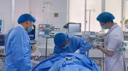 Cứu sống bệnh nhân “thập tử nhất sinh” bằng kỹ thuật hiện đại nhất