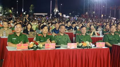 Chương trình nghệ thuật “Hưng Yên - Nắng Hạ xanh trong - Vì cộng đồng không ma túy”