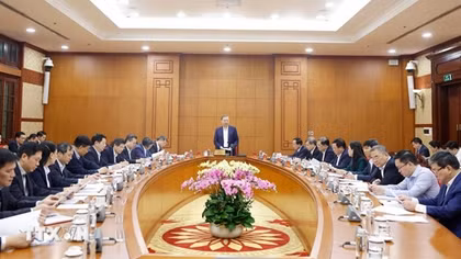 'Khắc phục tình trạng thừa người quen việc cũ nhưng thiếu người làm việc mới'
