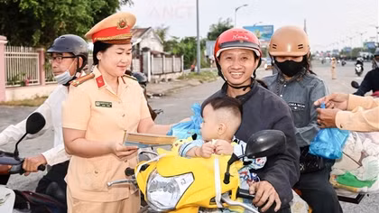Công an TP Cần Thơ tổ chức “Điểm dừng chân nghĩa tình”