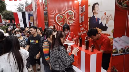 Mua nước mắm Nam Ngư quét mã QR không lo hàng giả
