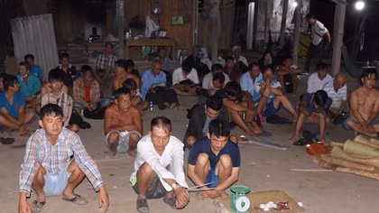 Phá sới bạc bắt 35 đối tượng, tạm giữ gần 250 triệu đồng