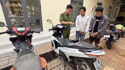 Con nghiện trộm xe máy dùng bình hơi cay chống trả Công an