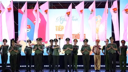 Tiếp lửa truyền thống và tuyên dương “Gương mặt trẻ Công an TP Hồ Chí Minh tiêu biểu”