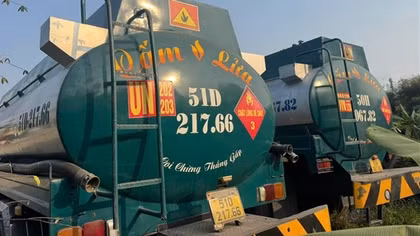 Triệt phá đường dây sản xuất, buôn bán xăng RON A95 giả quy mô lớn