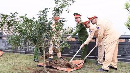 Công an các địa phương phát động "Tết trồng cây đời đời nhớ ơn Bác Hồ"