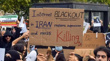 Iran trong biến động của đồng tiền và đường truyền thông tin