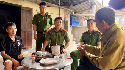 Công an xã tìm lại thân nhân cho liệt sĩ thông qua Đề án 06