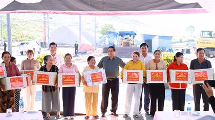 Thủ tướng kiểm tra các tuyến đường bộ cao tốc và kết quả Chiến dịch Quang Trung