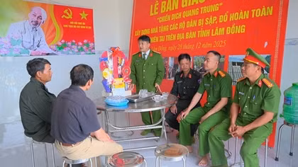 Thắm đượm nghĩa tình quân dân