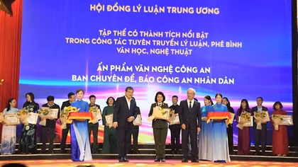 Ấn phẩm Văn nghệ Công an nhận khen thưởng của Hội đồng Lý luận Trung ương