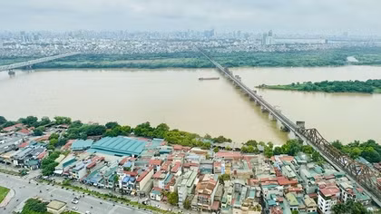 Thống nhất di dời, quy hoạch toàn bộ khu dân cư ngoài đê sông Hồng