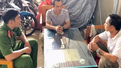 Quảng Ngãi: Công an xã hỗ trợ một người dân đoàn tụ với gia đình sau hơn 34 năm thất lạc