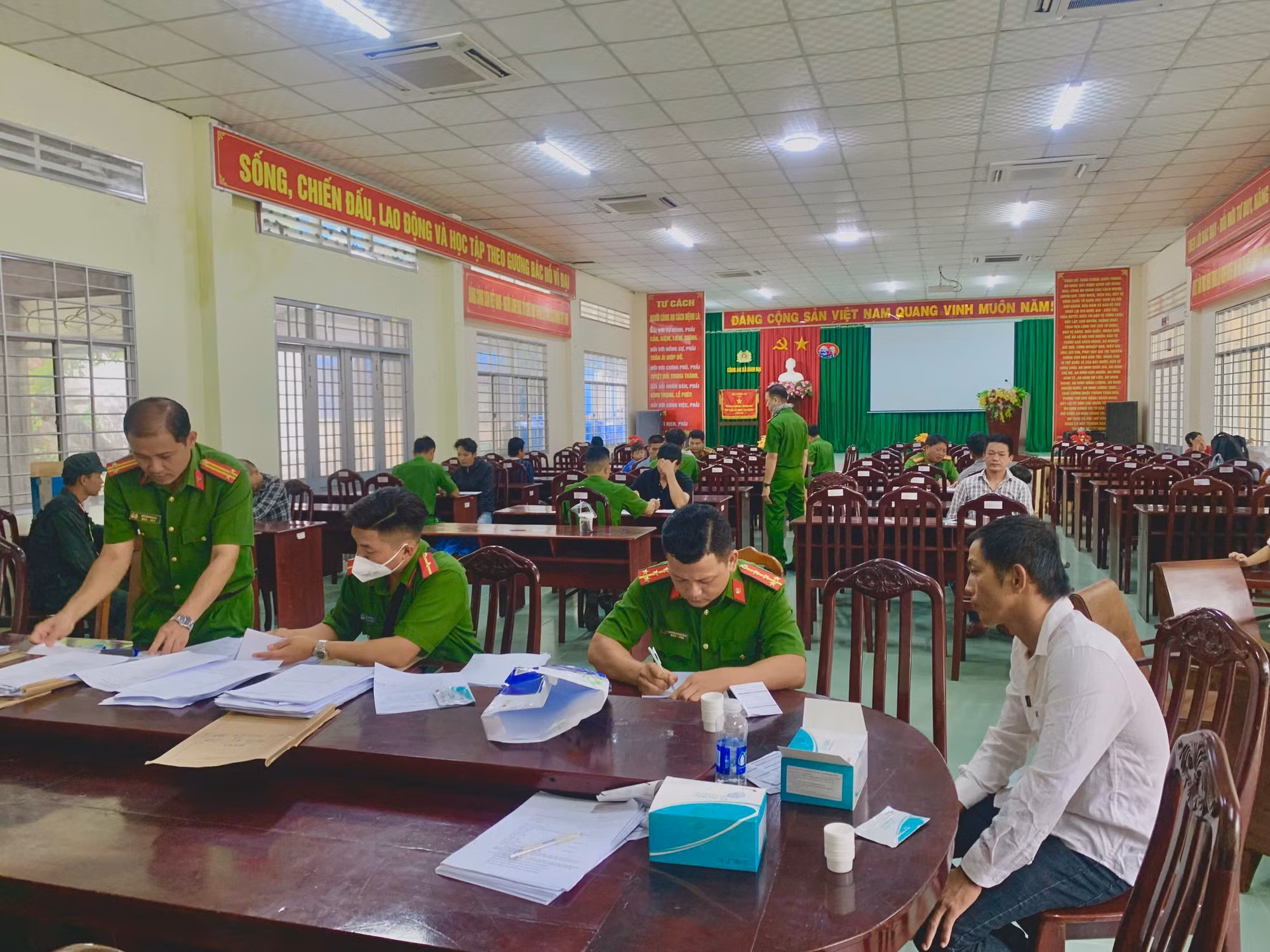quang-canh-buoi-kiem-tra-ma-tuy.jpg