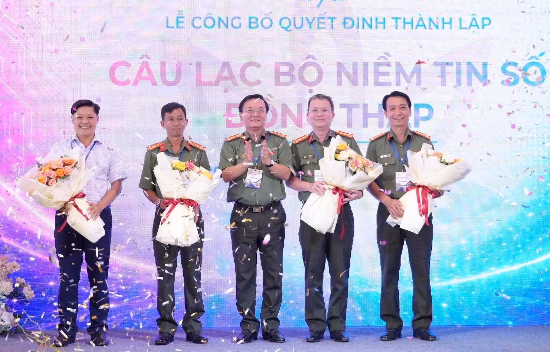 ban-sao-ra-mat-cau-lac-bo-niem-tin-so-dong-thap-anh-trong-tin.jpg
