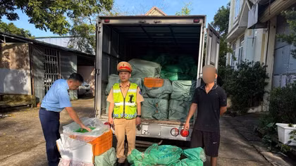 Thực phẩm “bẩn” tràn lan: Cần kiểm soát từ nguồn gốc đến tiêu thụ
