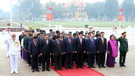 Lãnh đạo Đảng, Nhà nước và Bộ Công an vào Lăng viếng Chủ tịch Hồ Chí Minh