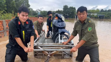 Tích cực hỗ trợ người dân bị ảnh hưởng nước ngập