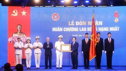 Cục Quản lý thi hành án dân sự vinh dự đón nhận Huân chương Lao động hạng Nhất 