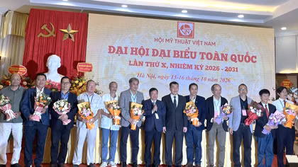 Lãnh đạo Ủy ban trung ương Mặt trận Tổ quốc Việt Nam, Lãnh đạo Chủ tịch Liên hiệp các Hội Văn học Việt Nam tặng hoa chúc mừng Ban chấp hành Hội Mỹ thuật Việt Nam lần thứ X, nhiệm kỳ 2026–2031.