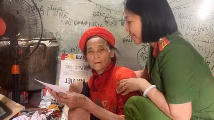 Phong trào thi đua "Ba nhất" bằng trách nhiệm và gắn bó với nhân dân