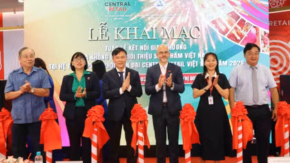 Đưa hàng Việt Nam vào hệ thống bán lẻ hiện đại trong nước và quốc tế